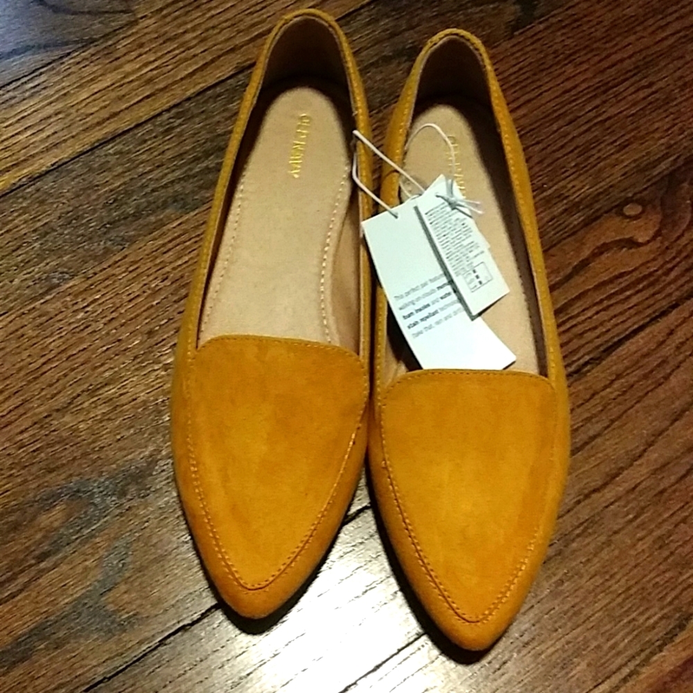Old Navy pointed toe shoes